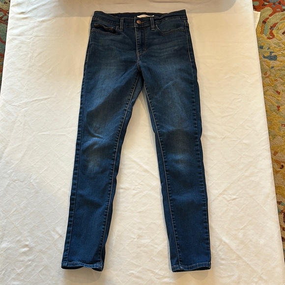 Levi’s women’s slimming‎ skinny jeans size 29 EUC - Picture 1 of 7